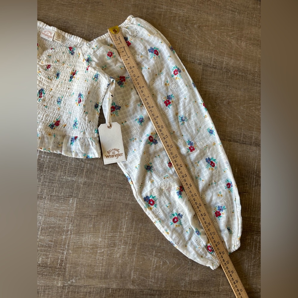 Billabong x Wrangler White Floral Balloon Sleeve Crop Top Size M $80 Smocked NEW - Picture 11 of 12